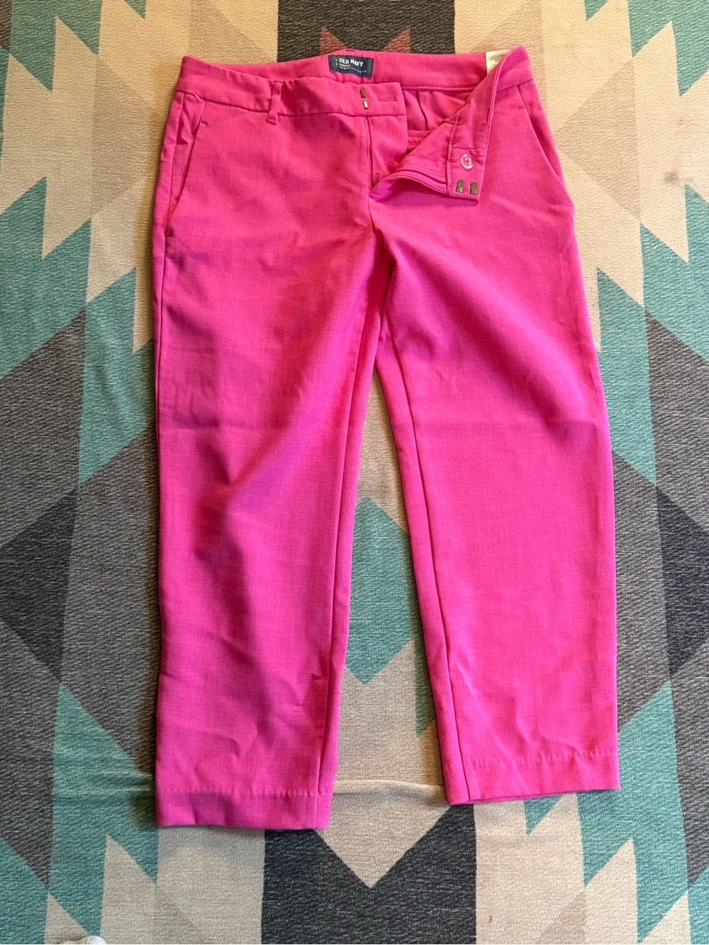 Old Navy Hot Pink Cropped Women's Pants